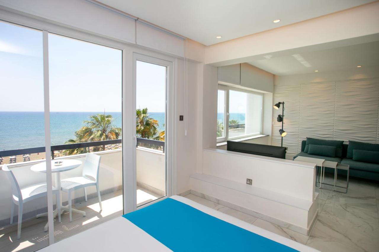 לרנקה Les Palmiers Sunorama Beach Apartments מראה חיצוני תמונה