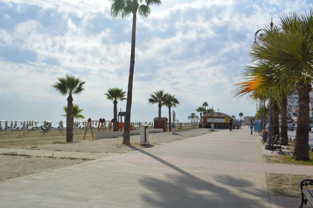 לרנקה Les Palmiers Sunorama Beach Apartments מראה חיצוני תמונה